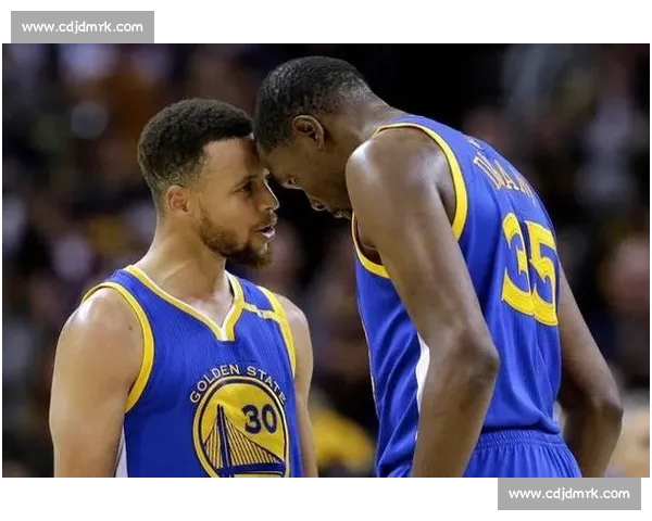 篮球比赛全程走势解析与关键时刻战术变化剖析